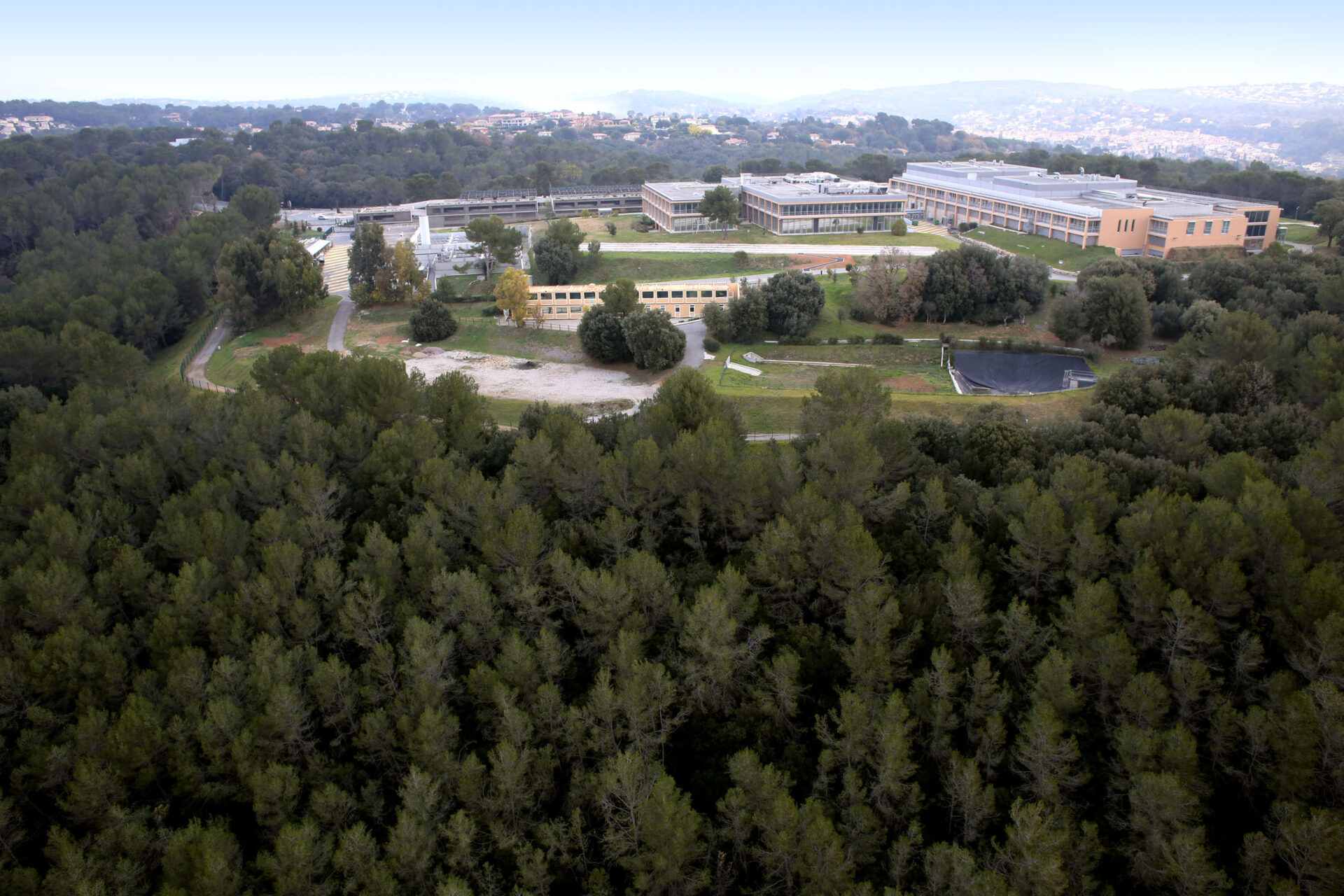 Centre scientifique Galderma à Biot.